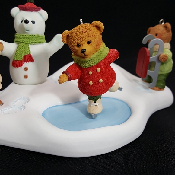 Hollyday Hill 2002 Snow Hill And Bear Set - Picture 2 of 14